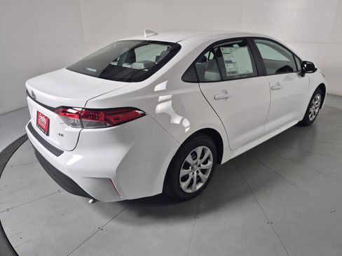 New 2026 Toyota Corolla LE image 5