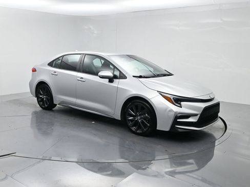 Used 2023 Toyota Corolla SE FWD image 2