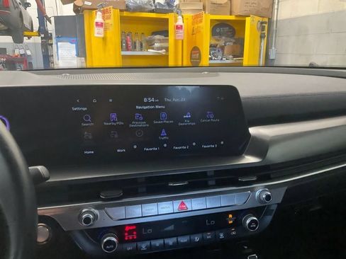 Used 2025 Kia Telluride S AWD/4WD image 17