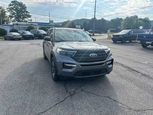 Used 2021 Ford Explorer XLT w/ Equipment Group 202A AWD/4WD image 7