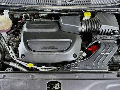 Certified 2023 Chrysler Pacifica Touring-L FWD image 40