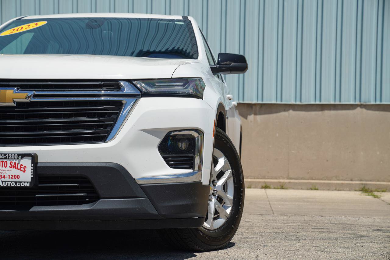 Used 2023 Chevrolet Traverse LS AWD/4WD image 2