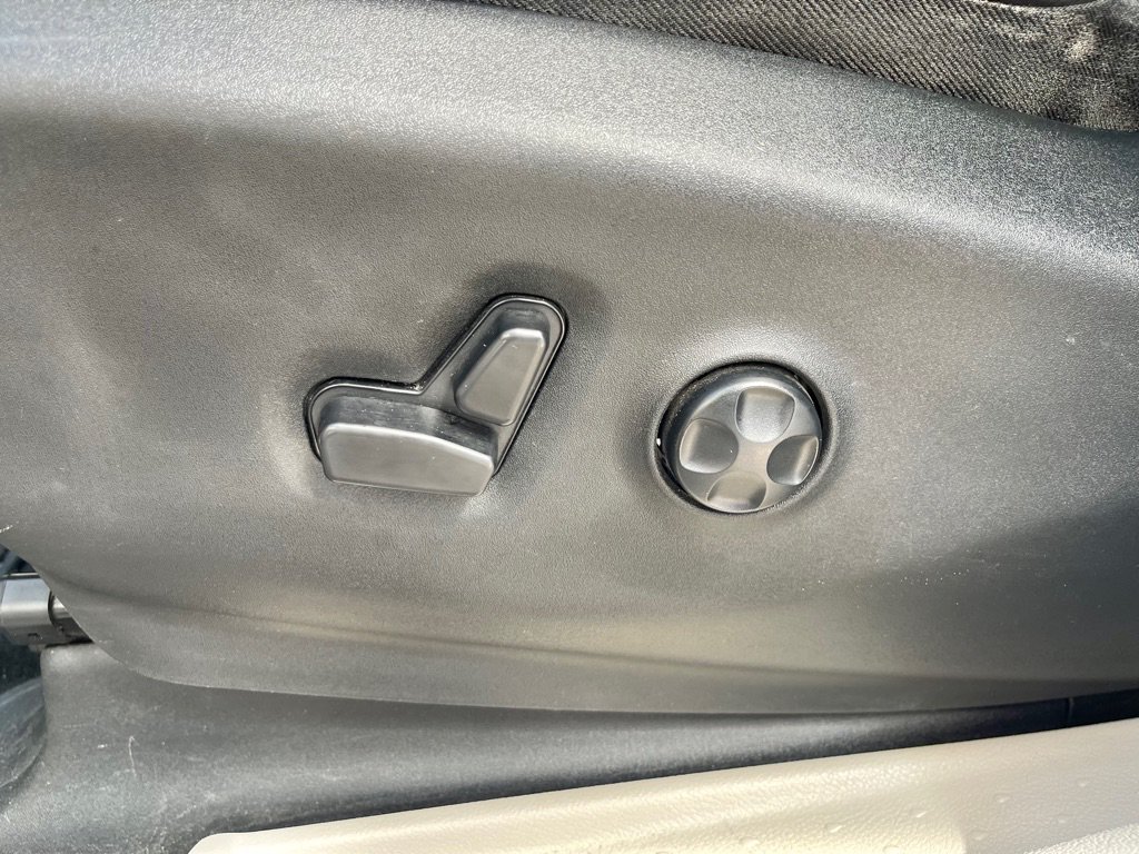 Used 2018 Chrysler Pacifica Touring-L FWD image 35