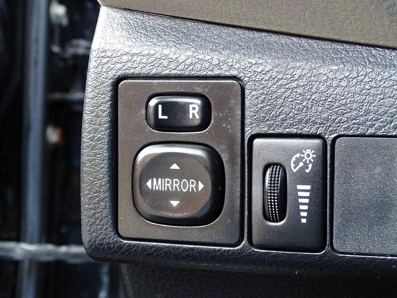 Used 2014 Toyota Corolla LE FWD image 19