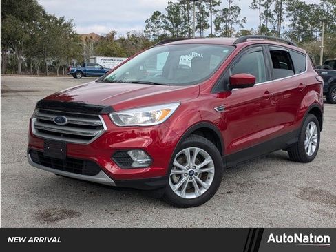 Used 2018 Ford Escape SE image 1