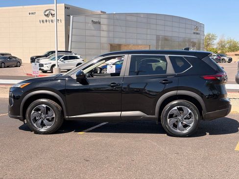 Certified 2025 Nissan Rogue SV FWD image 3