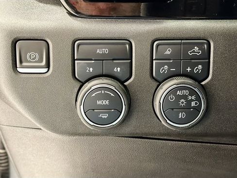 Used 2023 Chevrolet Silverado 1500 LTZ w/ Technology Package AWD/4WD image 9