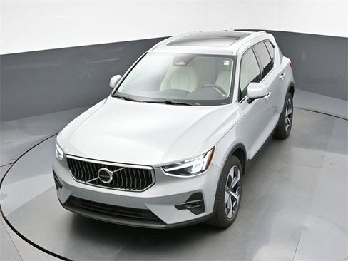 Used 2024 Volvo XC40 B5 Plus image 44