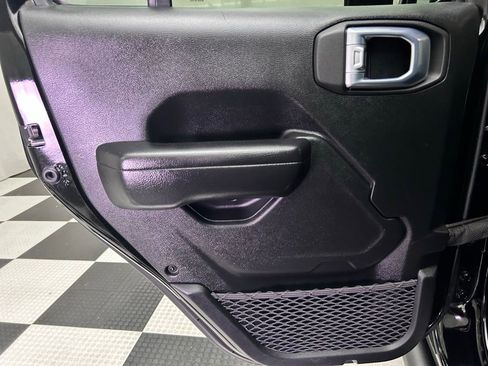 Certified 2021 Jeep Wrangler Unlimited Rubicon w/ Xtreme Recon 35" Tire Package image 19