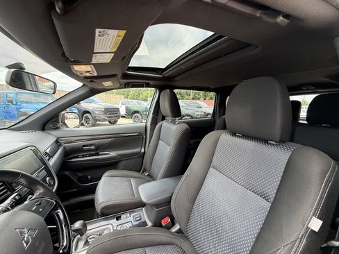Used 2018 Mitsubishi Outlander ES AWD/4WD image 28