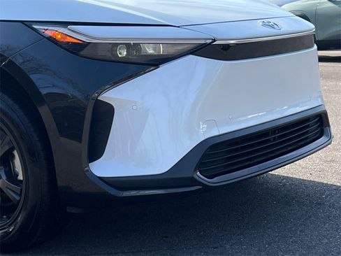 Used 2023 Toyota bZ4X XLE image 9