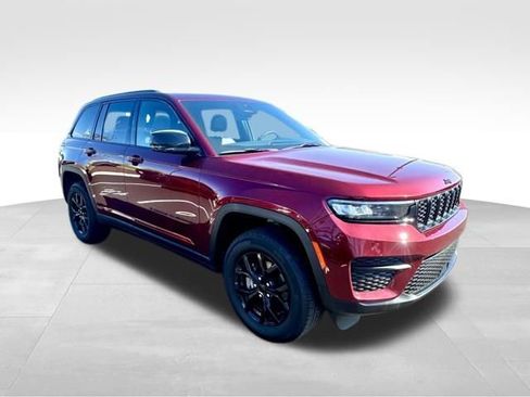 Used 2025 Jeep Grand Cherokee Altitude image 11