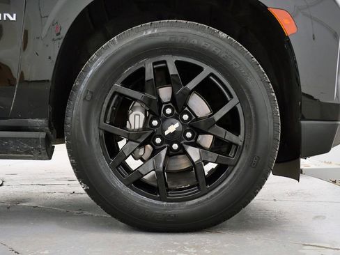 Used 2022 Chevrolet Suburban High Country AWD/4WD image 38