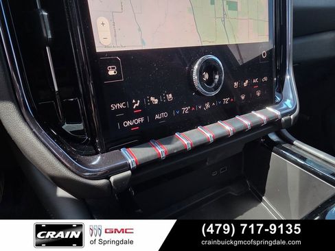 Used 2025 GMC Yukon XL AT4 w/ AT4 Premium Plus Package AWD/4WD image 19