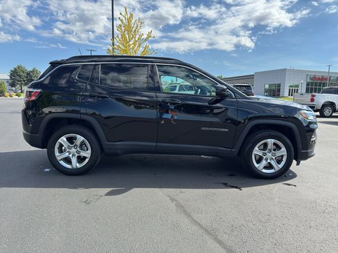 Used 2024 Jeep Compass Latitude AWD/4WD image 2