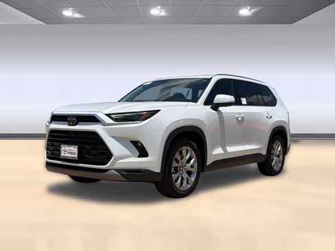 New 2026 Toyota Grand Highlander FWD image 1