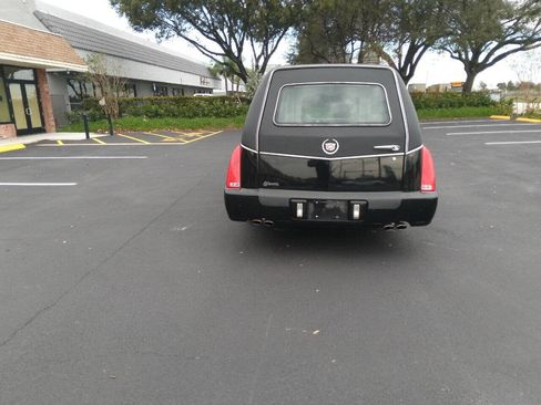 Used 2011 Cadillac DTS Limousine image 5