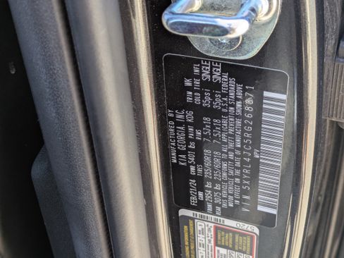 Certified 2024 Kia Sorento S w/ Panoramic Sunroof Package FWD image 32