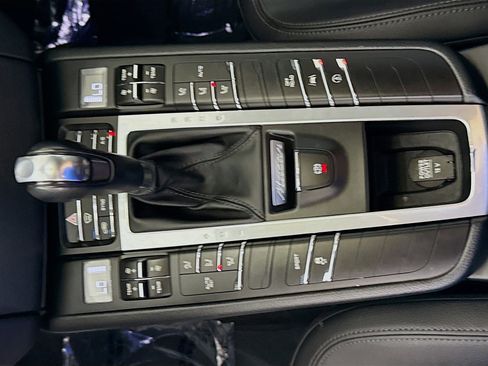 Used 2018 Porsche Macan AWD/4WD image 20