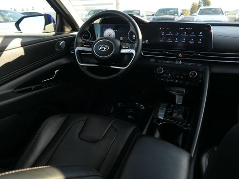 Used 2022 Hyundai Elantra Limited w/ Preferred Accessory Package image 23