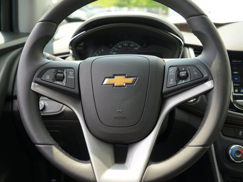 Used 2019 Chevrolet Trax LT w/ LT Convenience Package FWD image 23