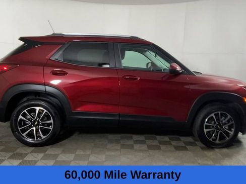 Used 2025 Chevrolet TrailBlazer LT w/ Convenience Package image 3