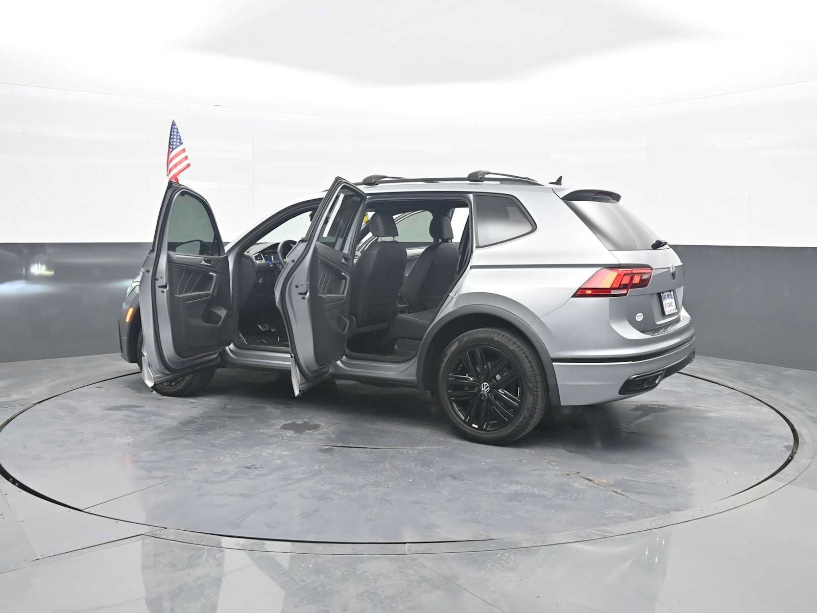 Used 2022 Volkswagen Tiguan SE R-Line AWD/4WD image 53