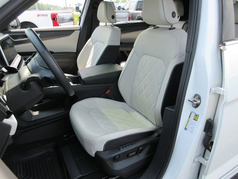 Used 2024 Volkswagen Atlas Cross Sport SEL Premium R-Line AWD/4WD image 20