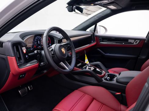 New 2026 Porsche Cayenne GTS AWD/4WD image 4