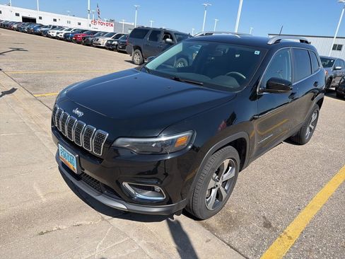 Used 2019 Jeep Cherokee Limited AWD/4WD image 9