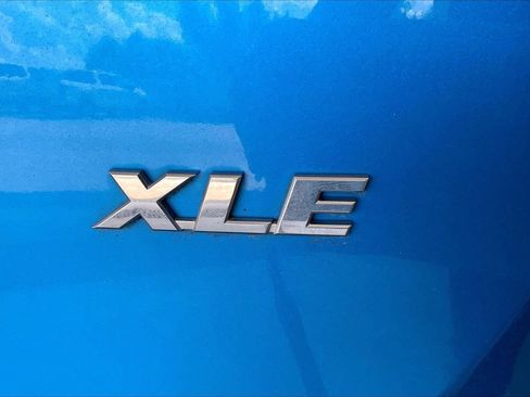 Used 2018 Toyota RAV4 XLE w/ Plus Extra Value Package FWD image 9