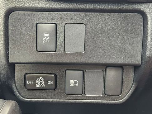 Used 2022 Toyota Tacoma SR5 w/ Technology Package image 16