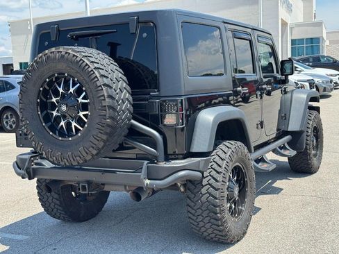 Used 2013 Jeep Wrangler Unlimited Sahara AWD/4WD image 3