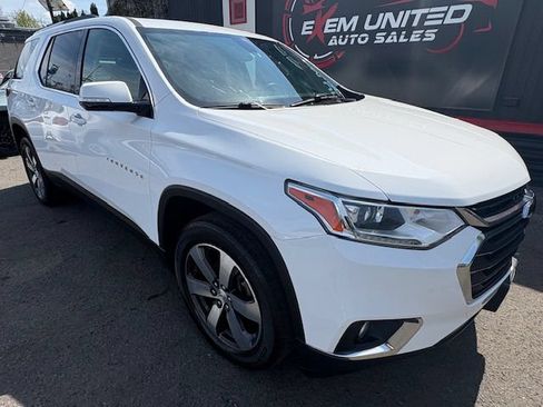 Used 2018 Chevrolet Traverse LT w/ LPO, Floor Liner Package AWD/4WD image 5
