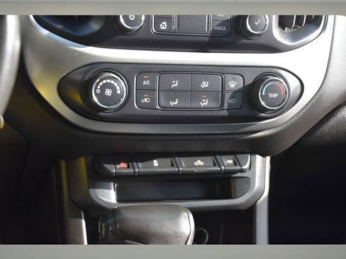 Used 2020 Chevrolet Colorado LT image 36