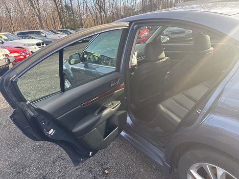 Used 2013 Subaru Legacy 3.6R Limited image 38