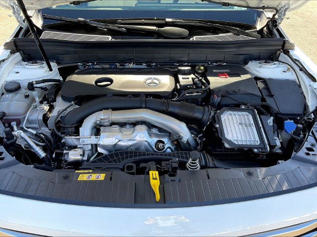 Used 2026 Mercedes-Benz GLB 250 4MATIC image 32
