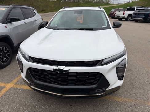 Used 2024 Chevrolet Trax ACTIV w/ Sunroof Package FWD image 6