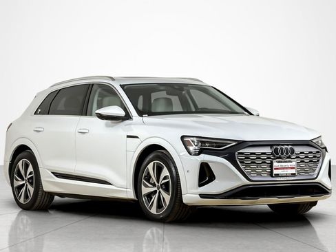 Used 2024 Audi Q8 e-tron Premium Plus AWD/4WD image 7