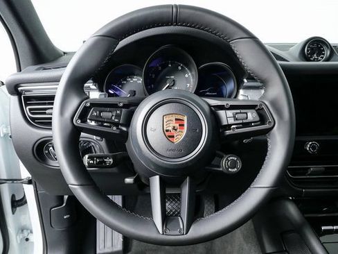 Certified 2026 Porsche Macan AWD/4WD image 10