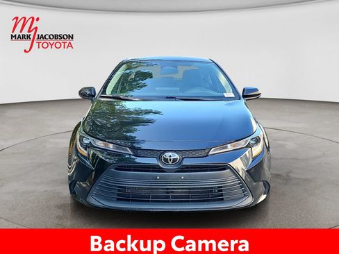 Used 2024 Toyota Corolla LE FWD image 3