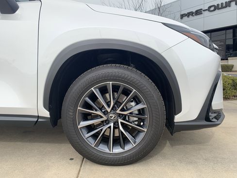 Certified 2025 Lexus NX 250 FWD w/ Towing Package (2000 Lbs) image 13