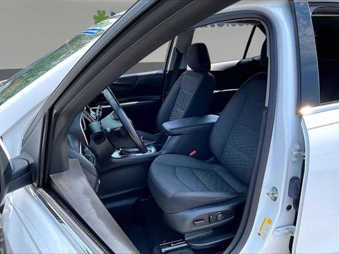 Used 2020 Chevrolet Equinox LT FWD image 24