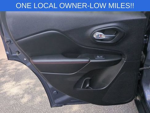 Used 2019 Jeep Cherokee Trailhawk w/ Cold Weather Group AWD/4WD image 27