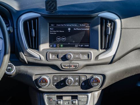 Used 2024 GMC Terrain SLE w/ Driver Convenience Package image 29