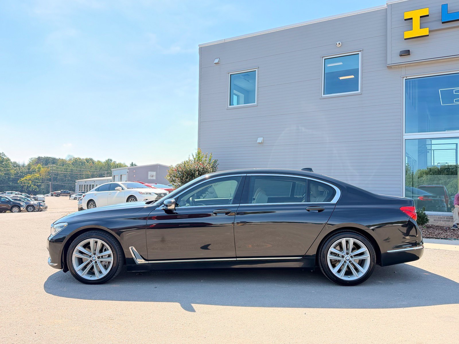 Used 2018 BMW 750i xDrive AWD/4WD image 12