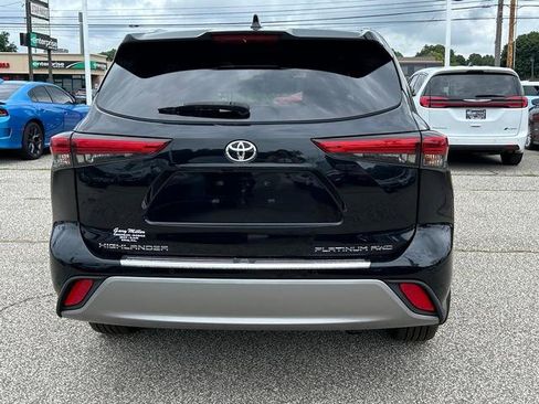 Used 2022 Toyota Highlander Platinum image 4