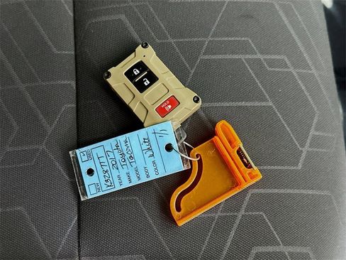 Used 2017 Toyota Tacoma TRD Sport w/ Tow Package image 33