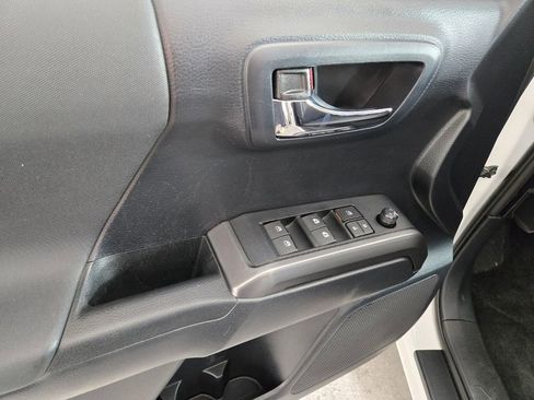 Used 2019 Toyota Tacoma TRD Off-Road w/ Technology Package RWD image 25