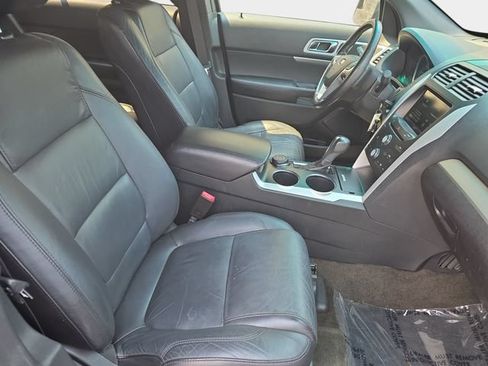 Used 2014 Ford Explorer XLT w/ Equipment Group 202A AWD/4WD image 12